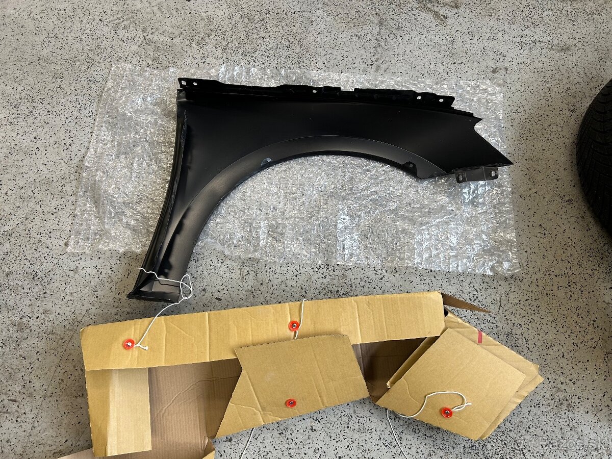 Lavý blatník Škoda Superb 3