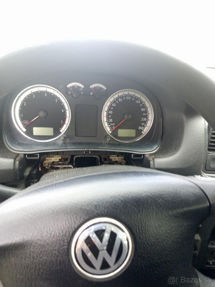 Volkswagen Golf 1.6 77kw