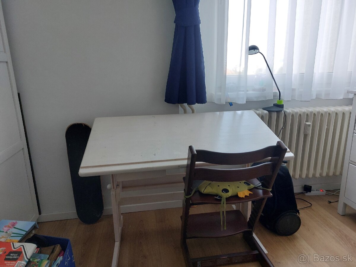Stôl do detskej izby