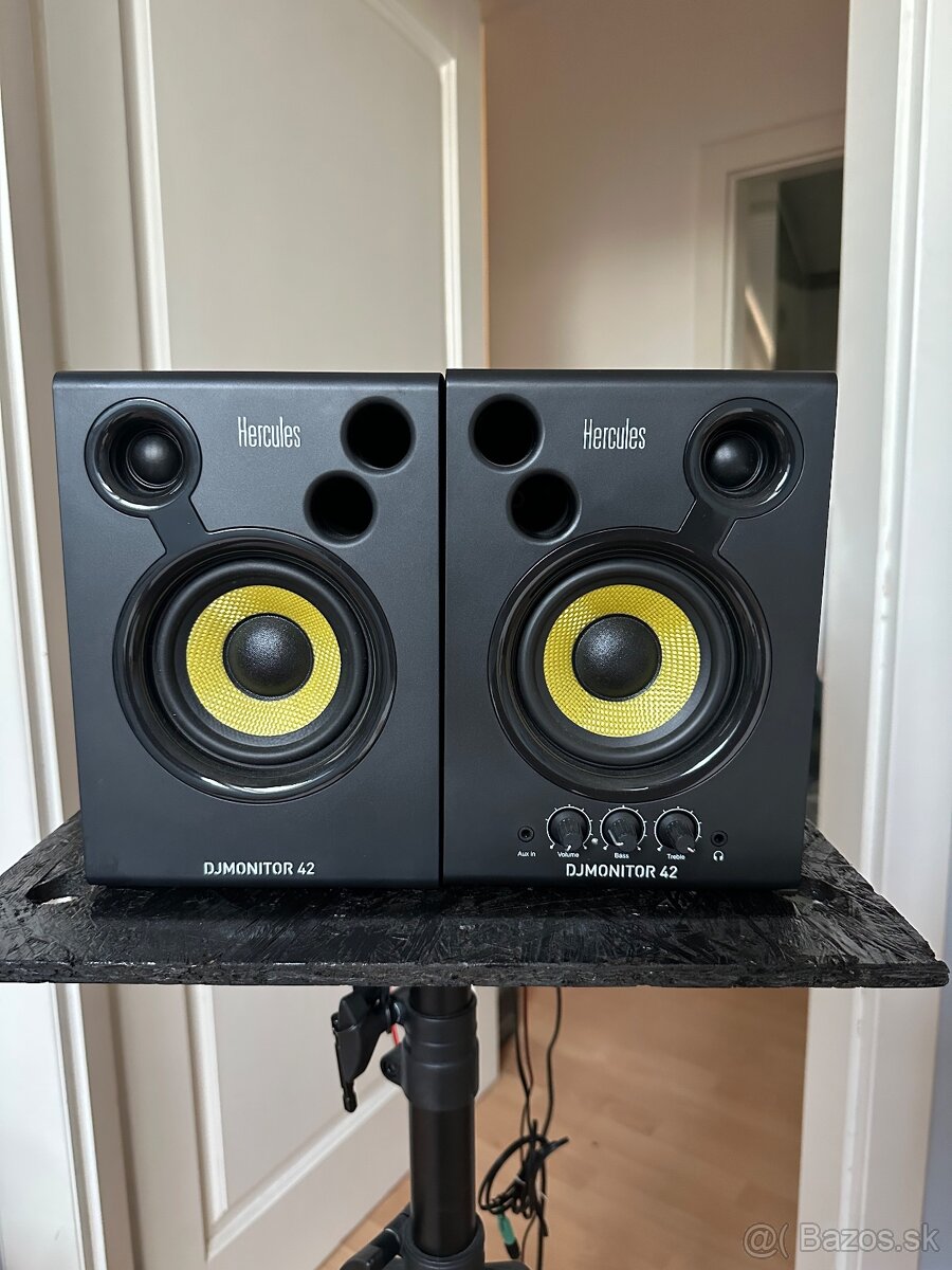 Hercules DJMonitor 42 – aktívne štúdiové/DJ monitory (2 ks)