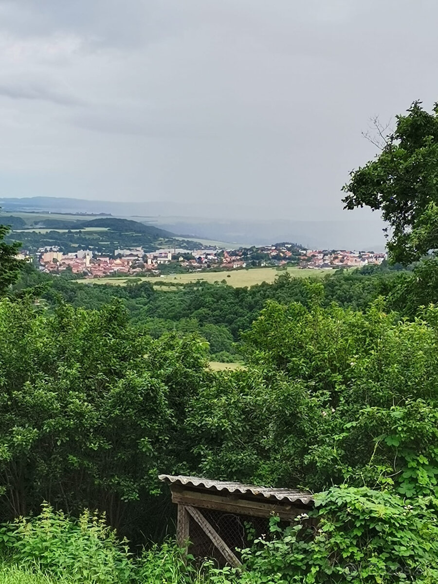 Pozemok nad mestom s vyhladom na Krupinsku Planinu a Krupinu