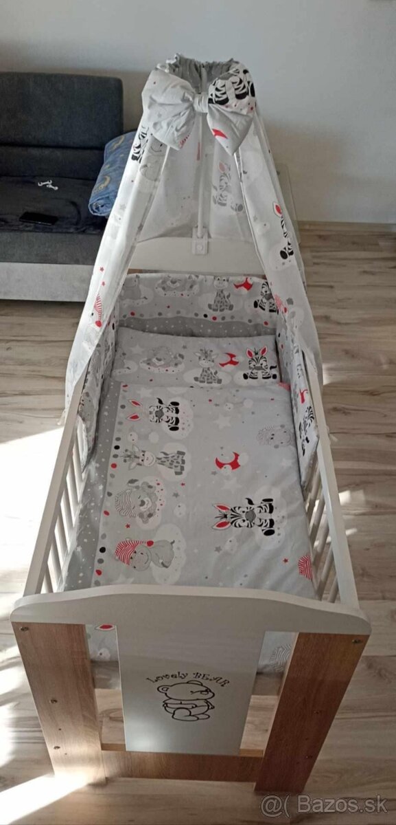 Nový baldachýn nad detskú postieľku