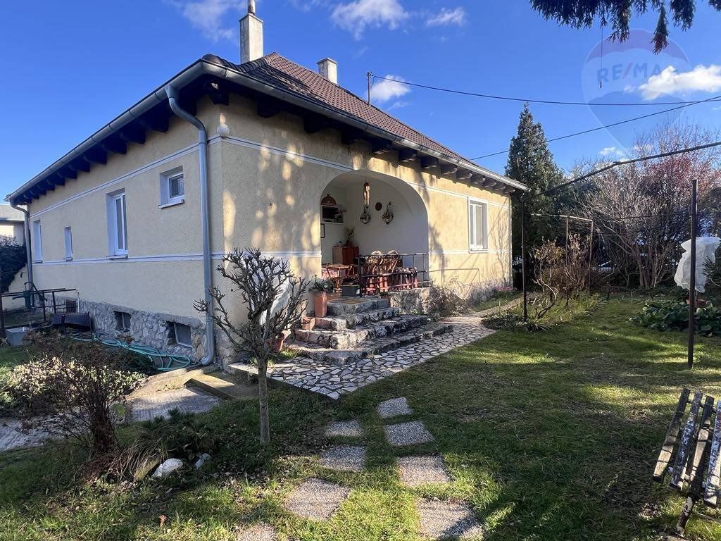 Predaj: Rodinny dom v centre mesta, garážou Dunajská Streda