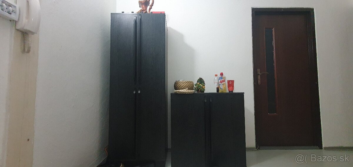 Predám obývaciu stenu so skleneným stolíkom