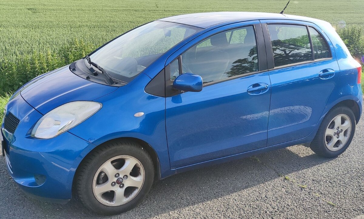 Predám Toyotu YARIS VVT-I, benzín, 1298cm3, 64 kW, KAT, 5-dv