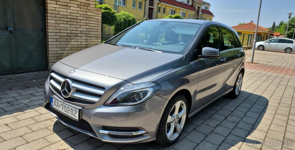 Mercedes-Benz B 180