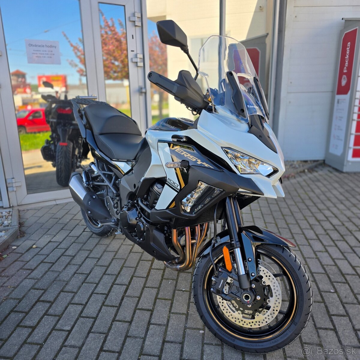 Kawasaki Versys 1100 S model 2025 biely