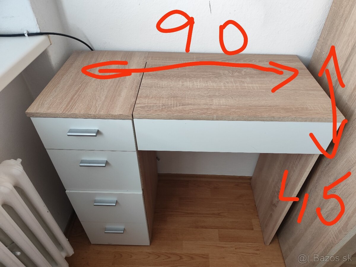 Kozmetický stolík