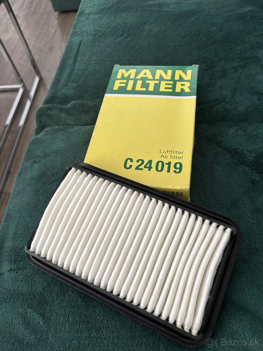Suzuki Vzduchový filter - Mann Filter C24019
