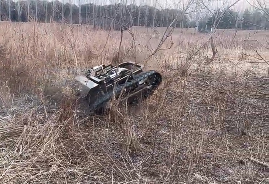robotická kosačka diaľkovo ovládaná