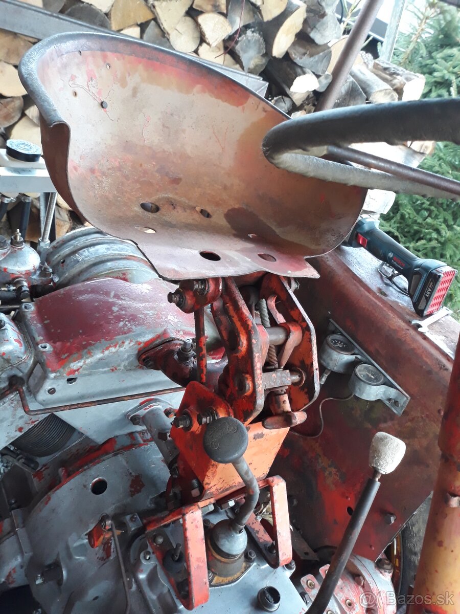Sedačka traktora RS-09