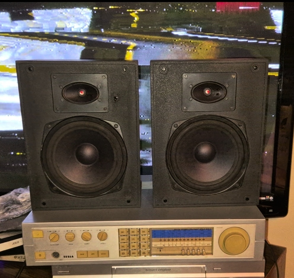Tesla reproduktory a STEREO FM AM príjmač solo 638A