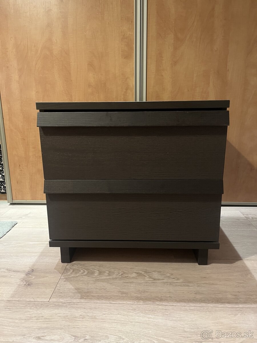 Predám 2x väčší nočný stolík / menšiu komodu