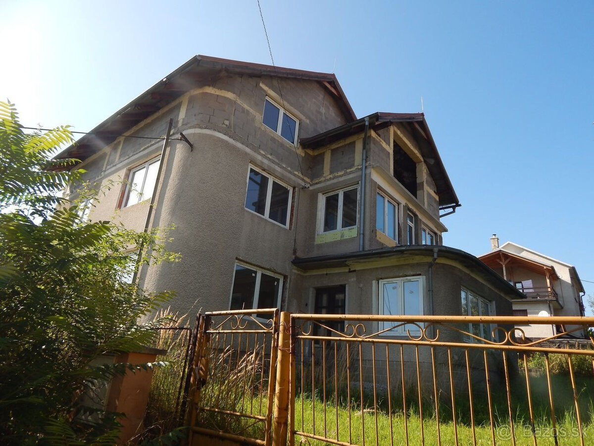 EXKLUZÍVNE-SPEKTRUM REALITY- Na predaj 7-izbový rodinný dom