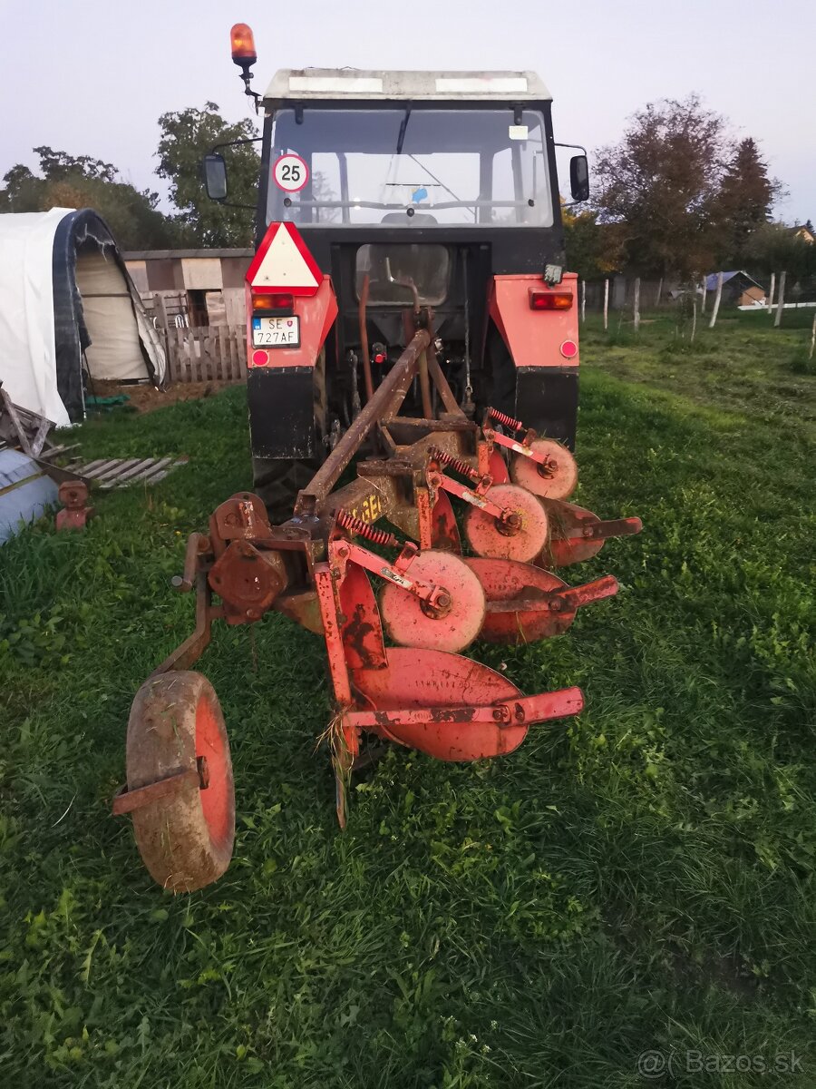 Pluhy, veža za traktor