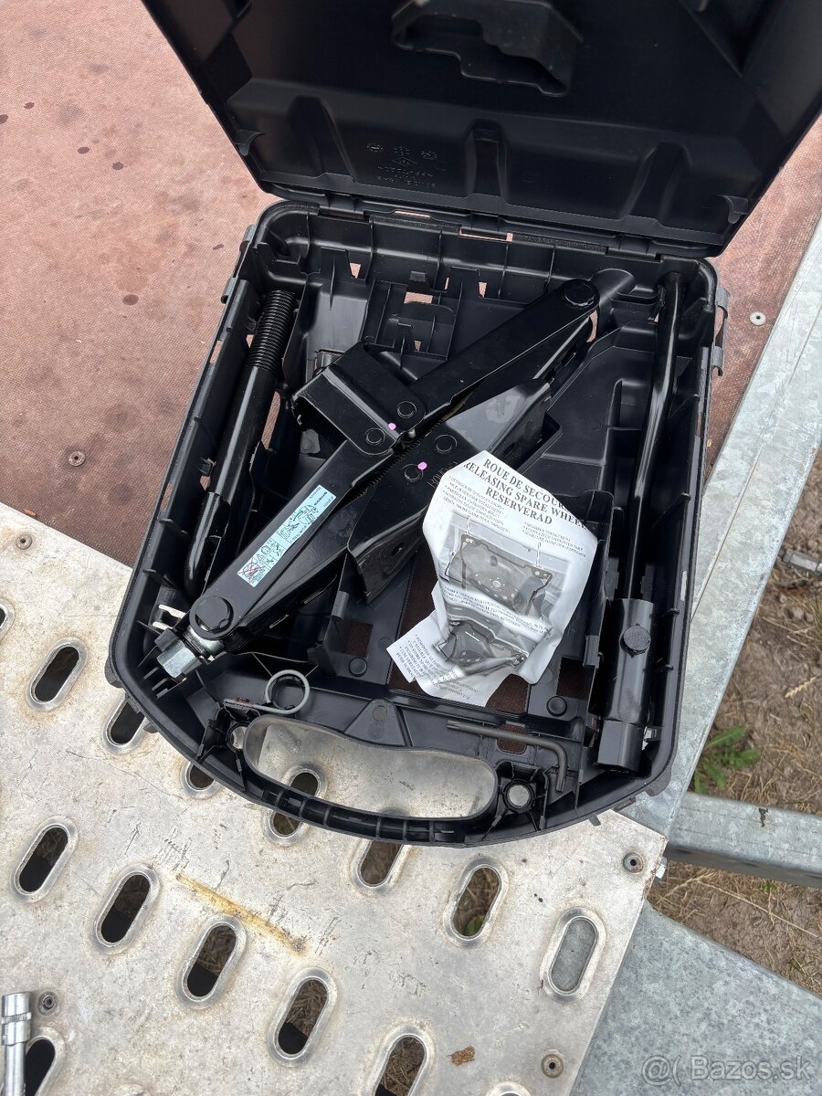 Zdvihák Renault Trafic III (X82) 995018195R