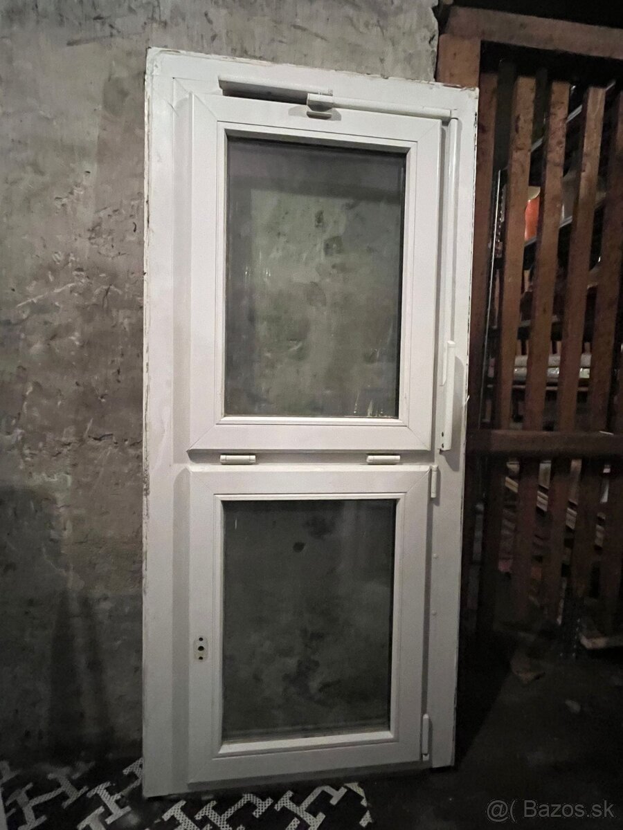 Plastove okno uzke
