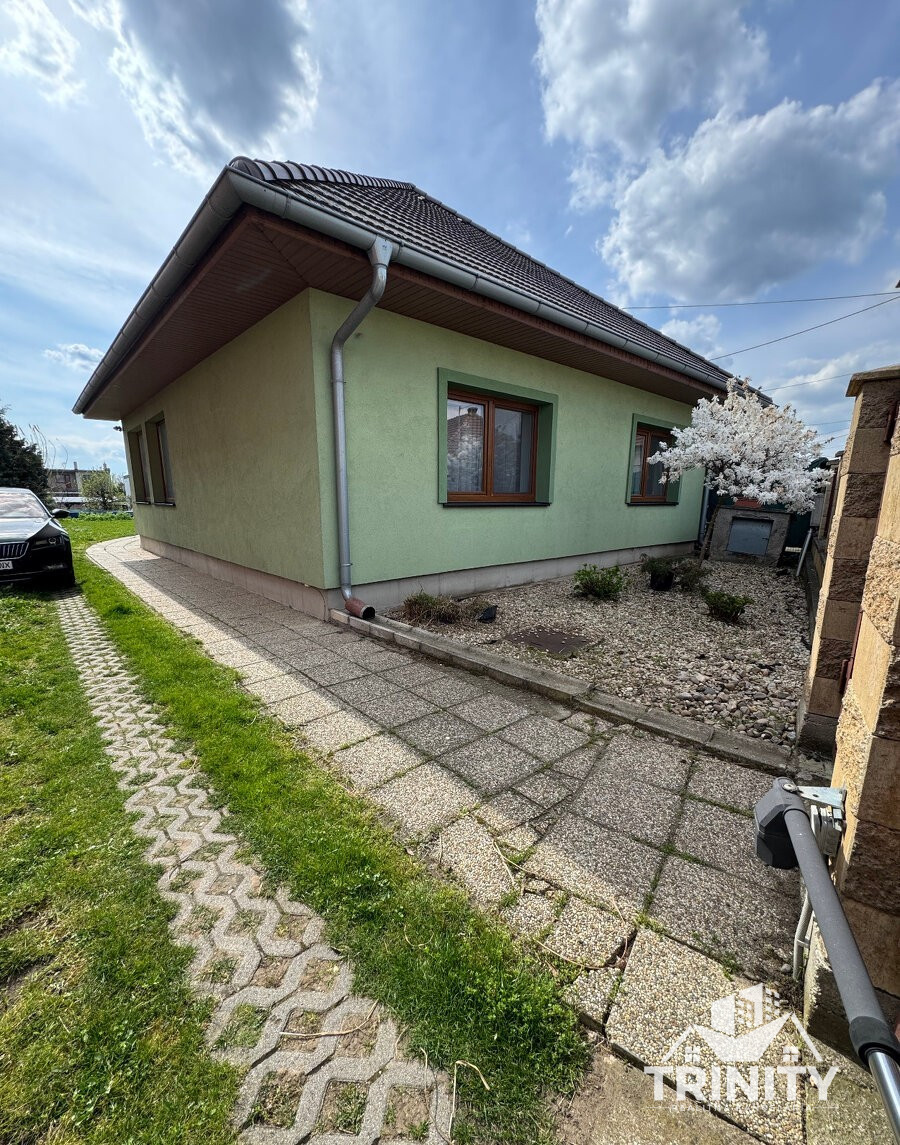 Na predaj 4-izbový rodinný dom v obci Dvory nad Žitavou