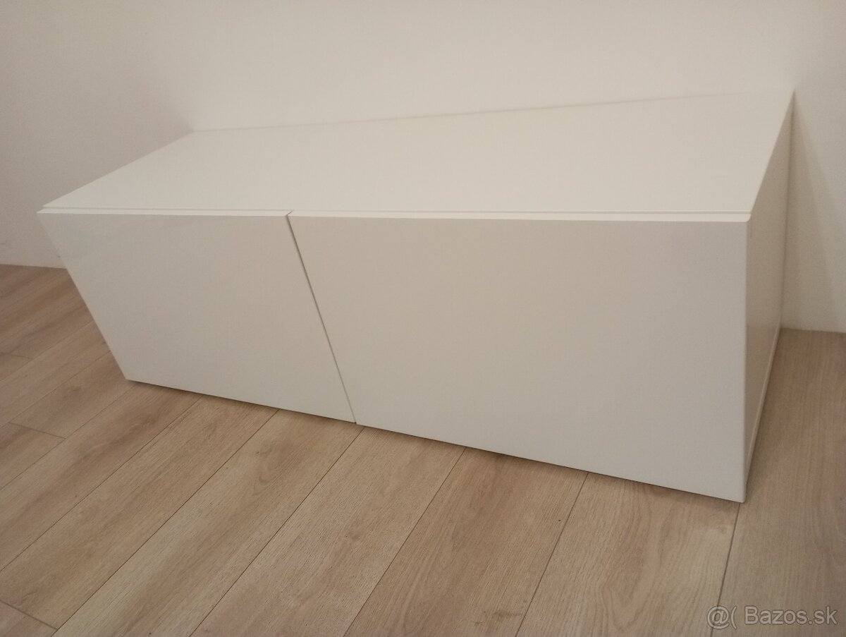 skrinka Ikea Besta - vysoký lesk