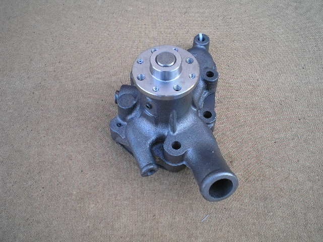 Vodná pumpa na Volvo BL71, na Deutz Fahr