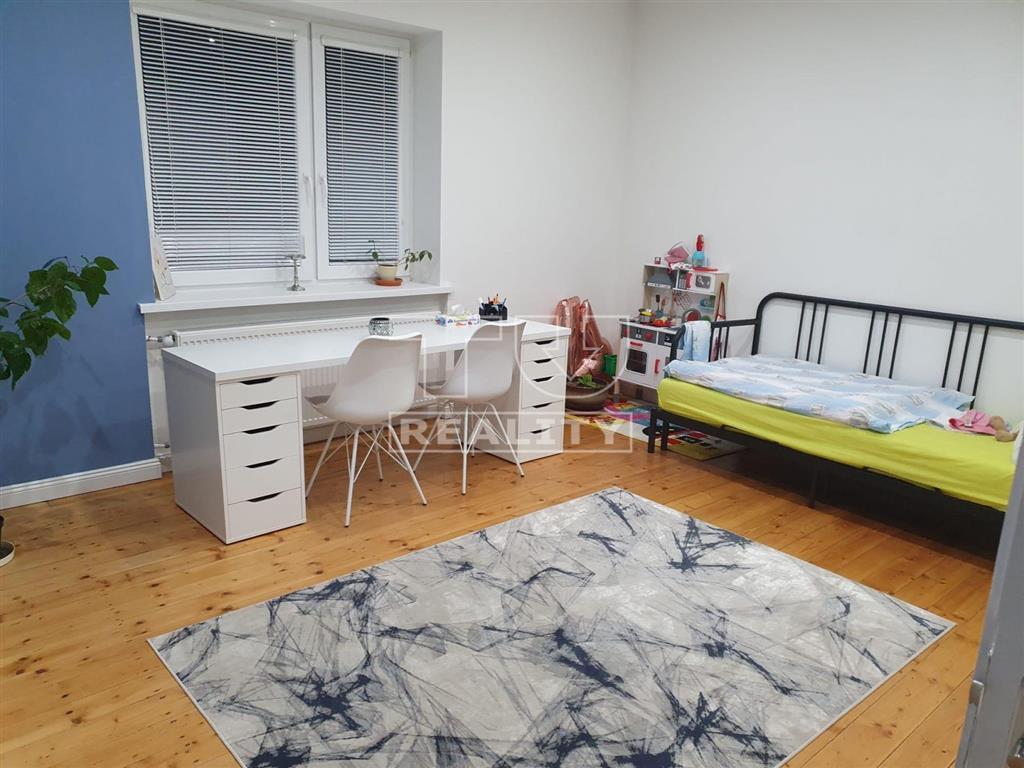 Na predaj rodinný dom v centre Levíc – tiché bývanie s...