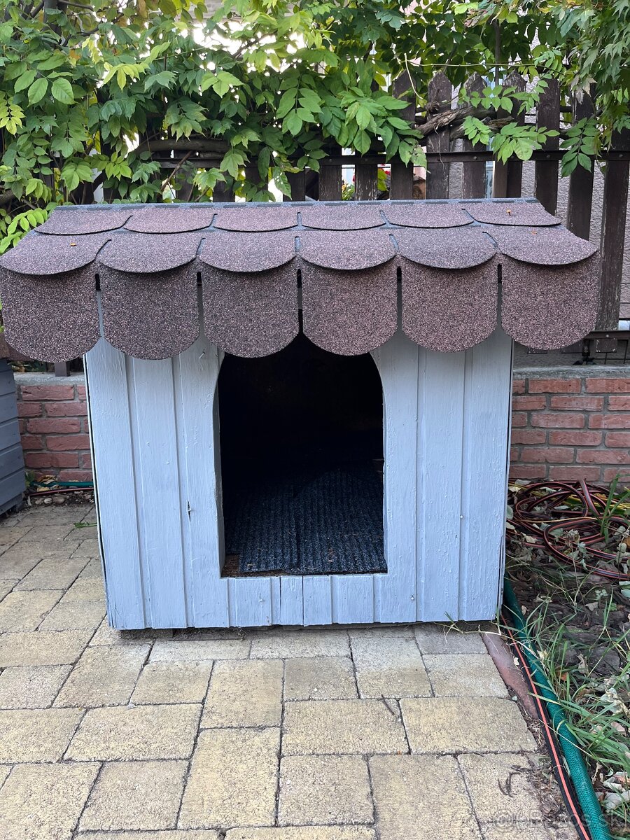 Predám veľkú psiu búdu