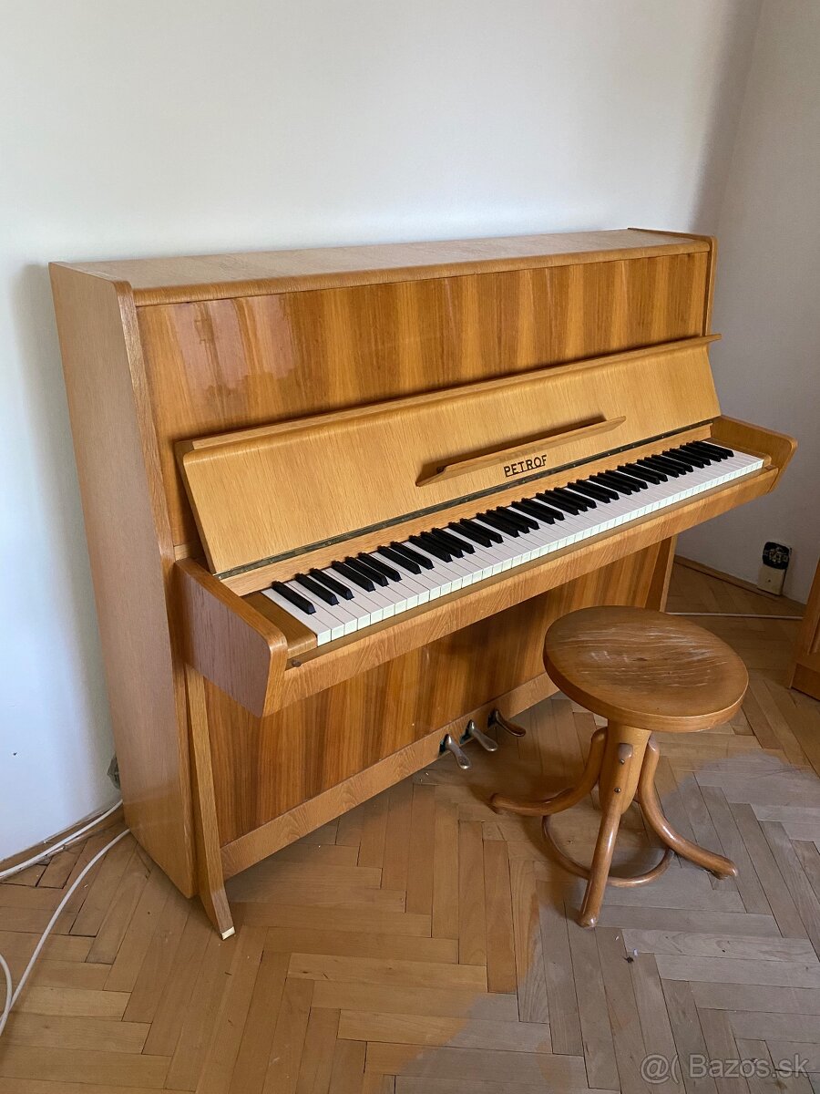 Pianino Petrof