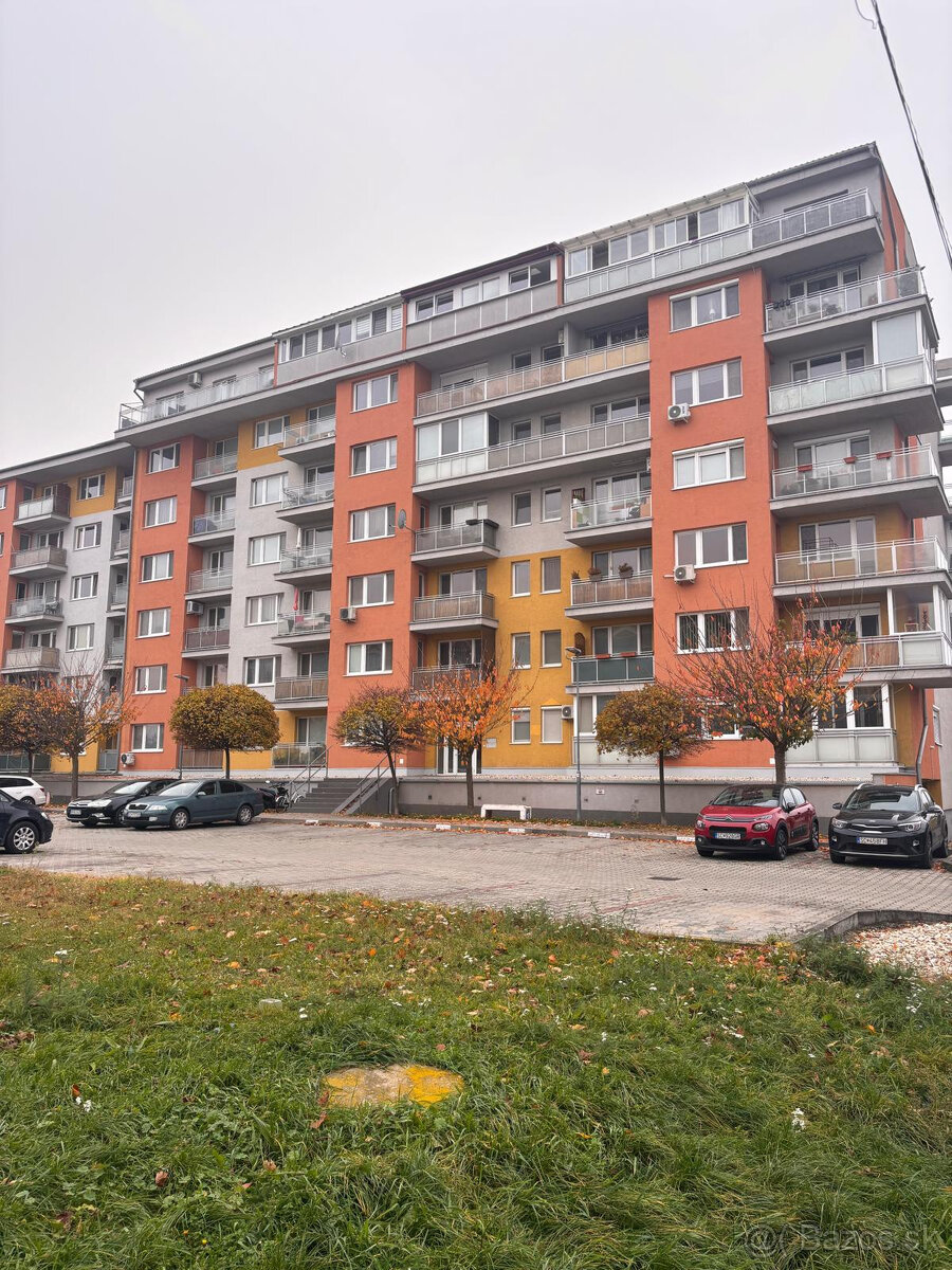 SENEC - NA PREDAJ 2 izbový byt s vlastným parkovaním, pri St
