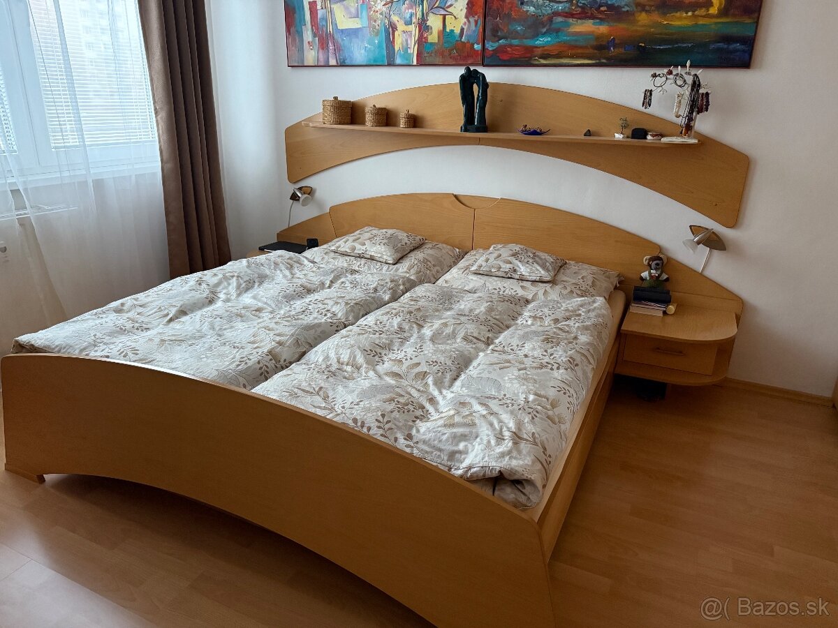 Manželska postel s uložnym priestorom