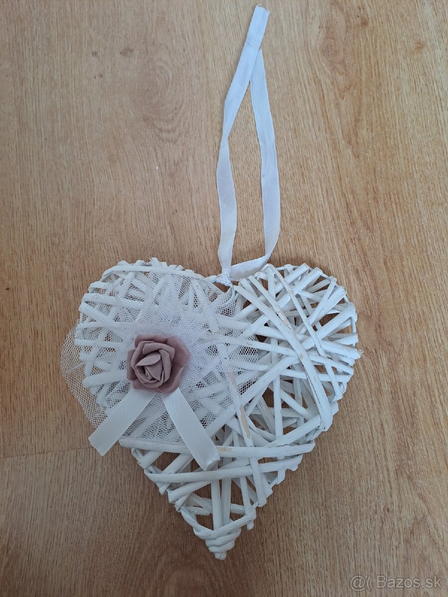 Svadobná vyzdoba -srdiečka na bránu