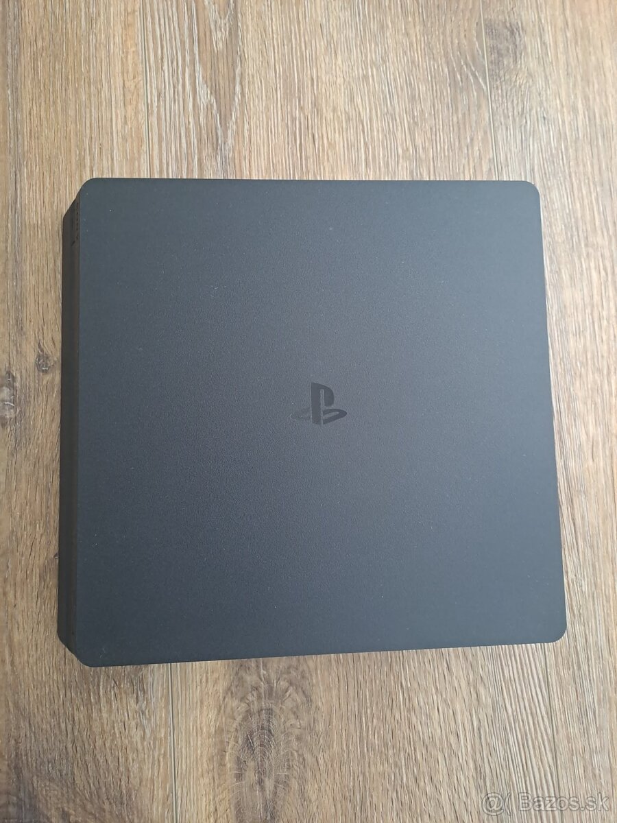 Playstation 4 slim