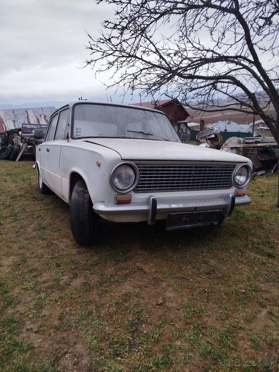 Predám dve auta Lada 2101