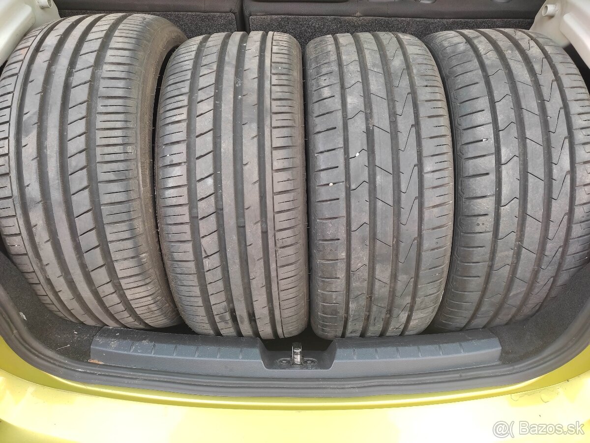215/40 R17