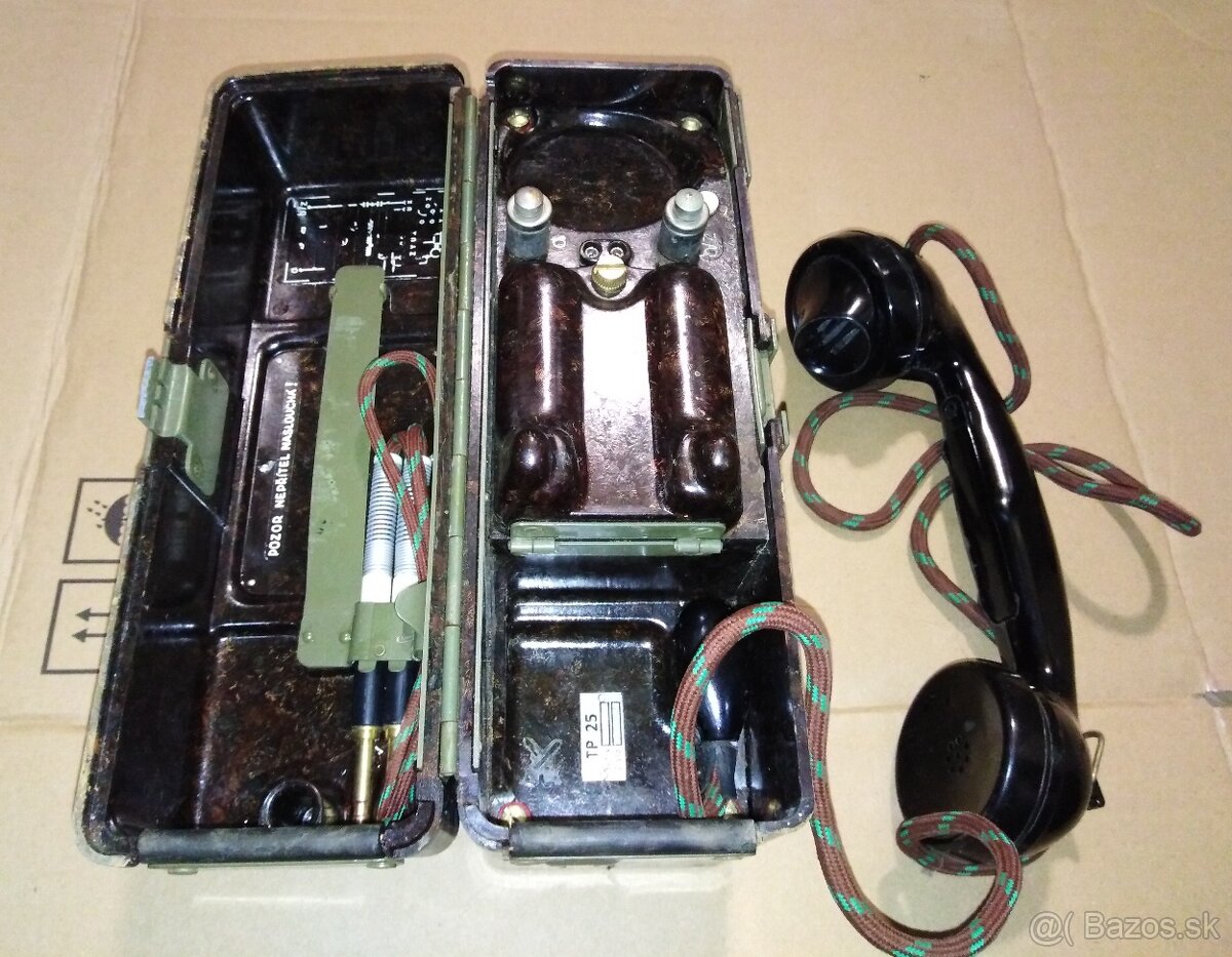 Stary vojenský poľný telefón TP 25