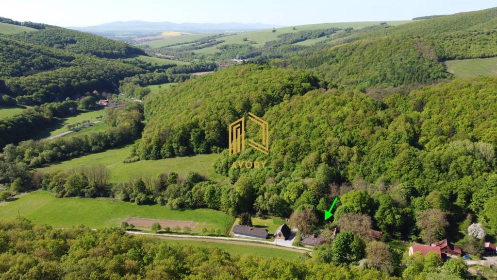 VIDIECKY DOM NA SAMOTE, POZEMOK 1482m2, SOBOTIŠTE - JAVOREC