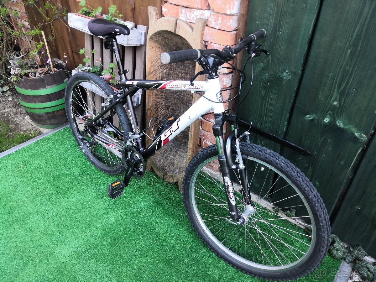 Horsky bicykel GT