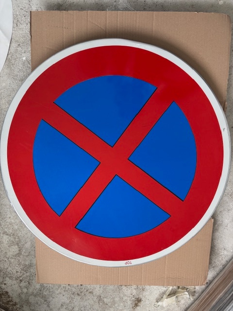 Dopravná značka "Zákaz zastavenia"