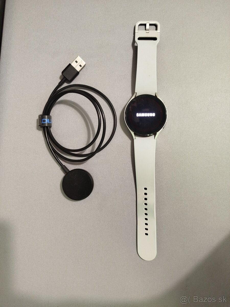 Samsung Galaxy Watch 4 44mm strieborné