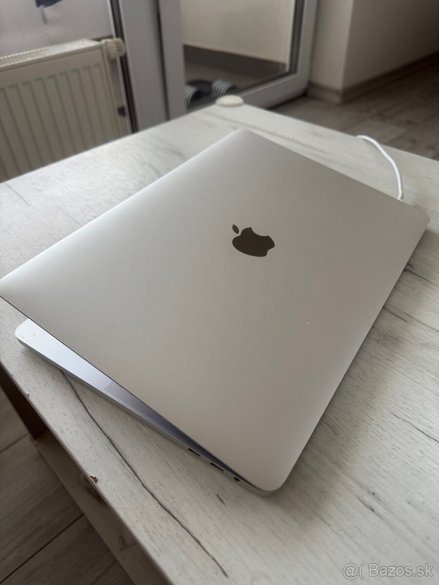 MacBook Pro 13 2019