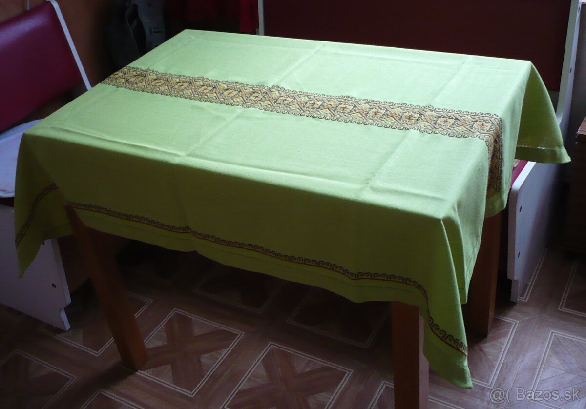 vyšívané obrusy
