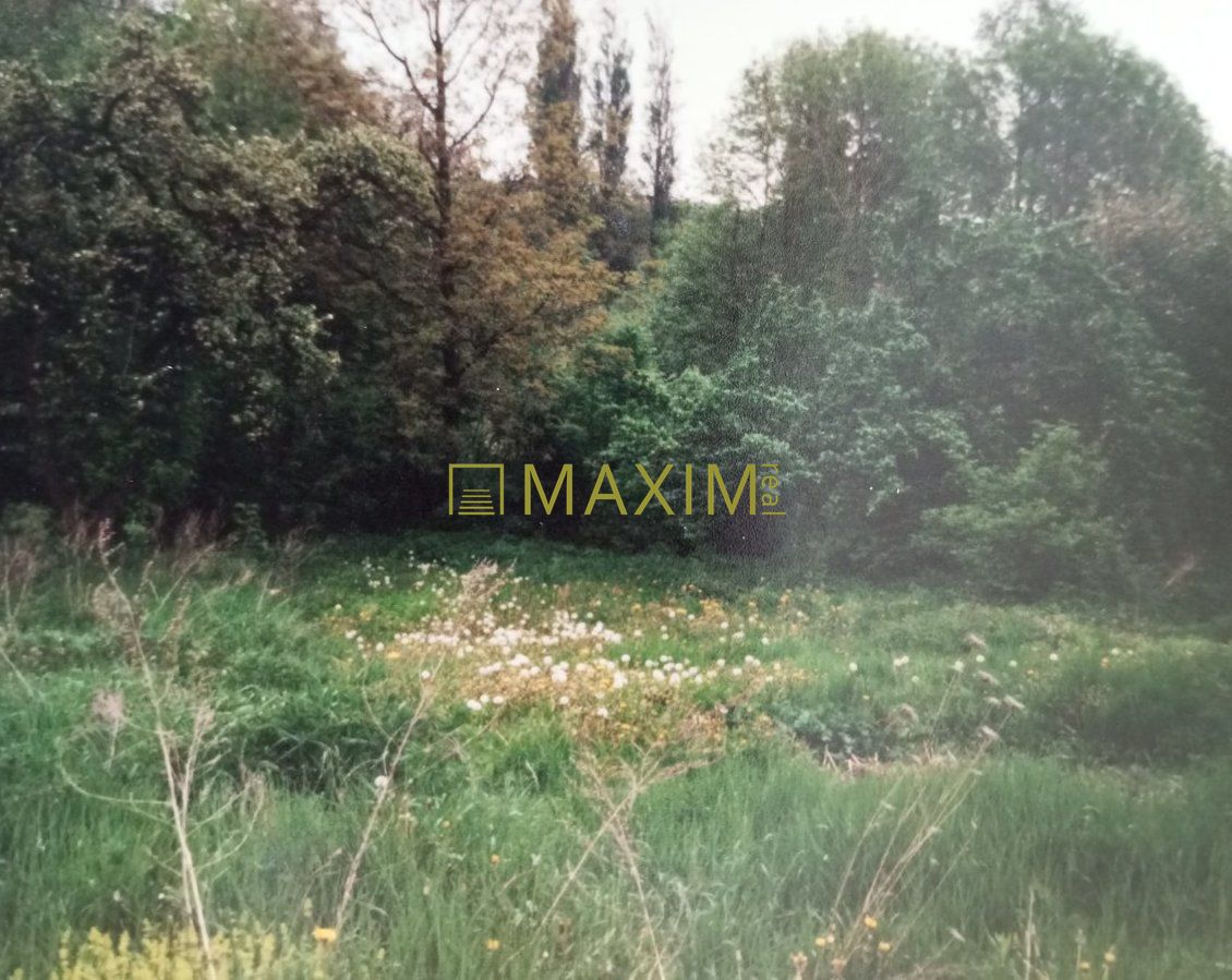 Pozemok v obci Trstín