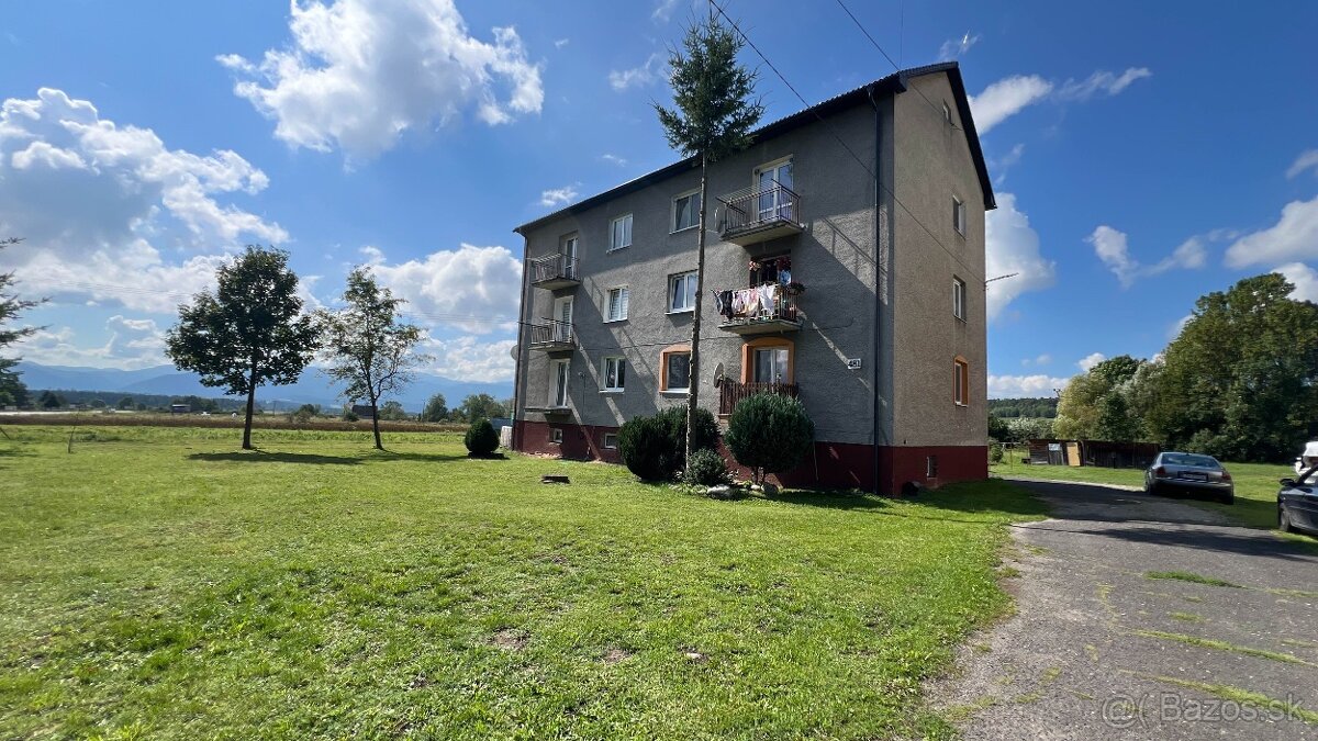 3i byt – Pribylina – po rekonštrukcii – balkón + dvor