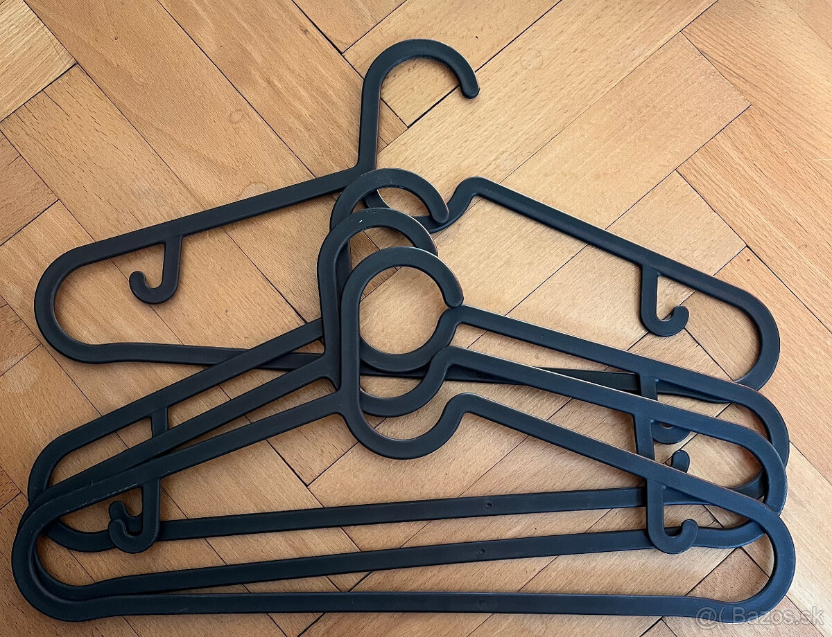 4x cierny plastovy vesiak IKEA SPRUTTIG - za odvoz