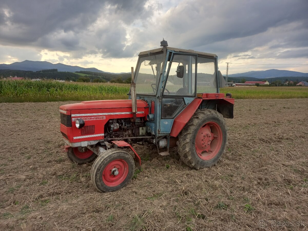 Traktor 4718