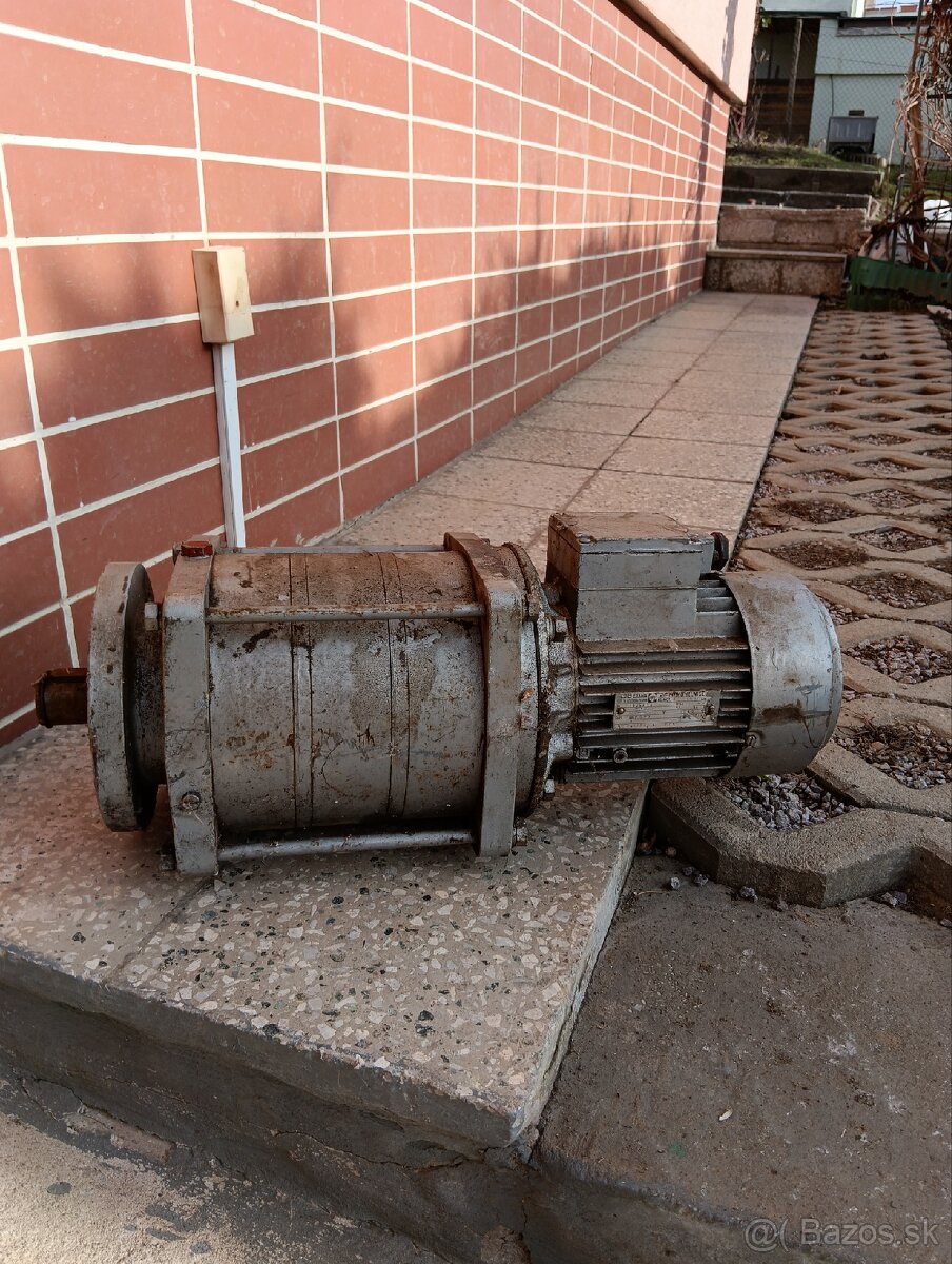 Elektromotor s prevodovkami