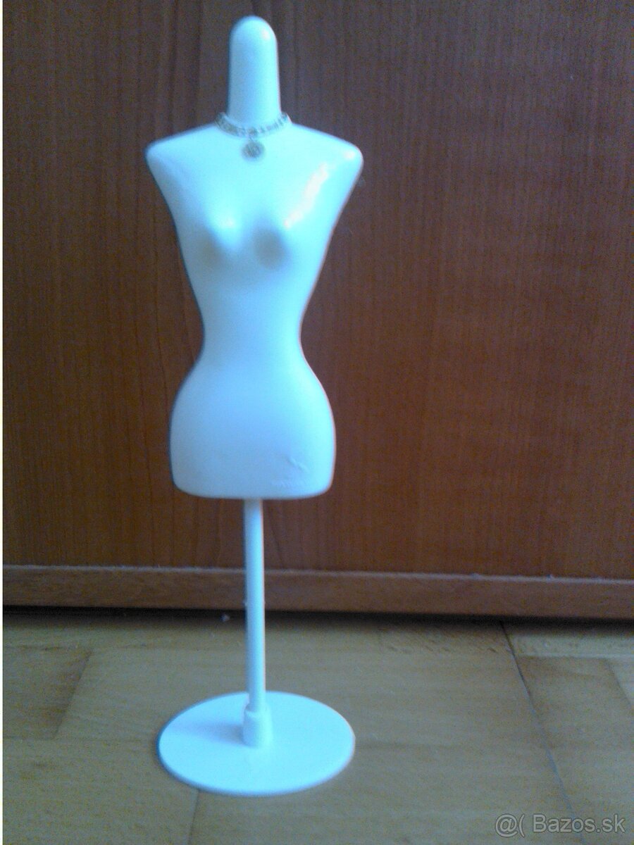 OBLEČENIE PRE BÁBIKY S FIGURINOU + VECI NA RUČNÉ PRÁCE -