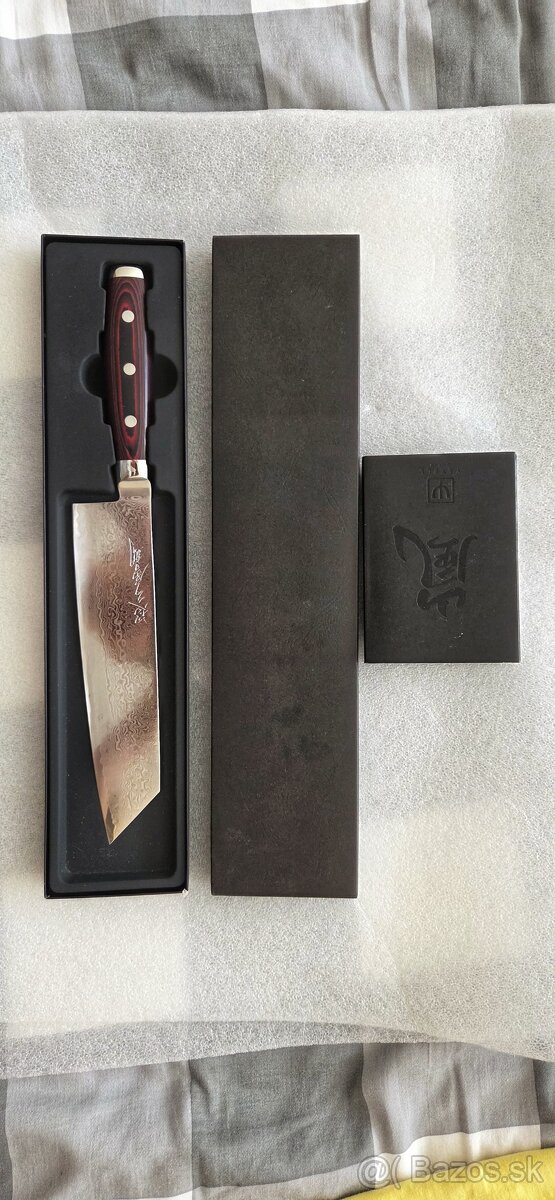 Japonský nôž značky Yaxell , Damašková edícia S