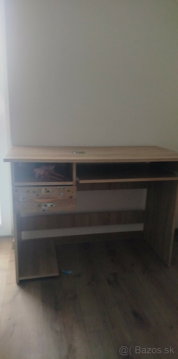 Decku písací stolik