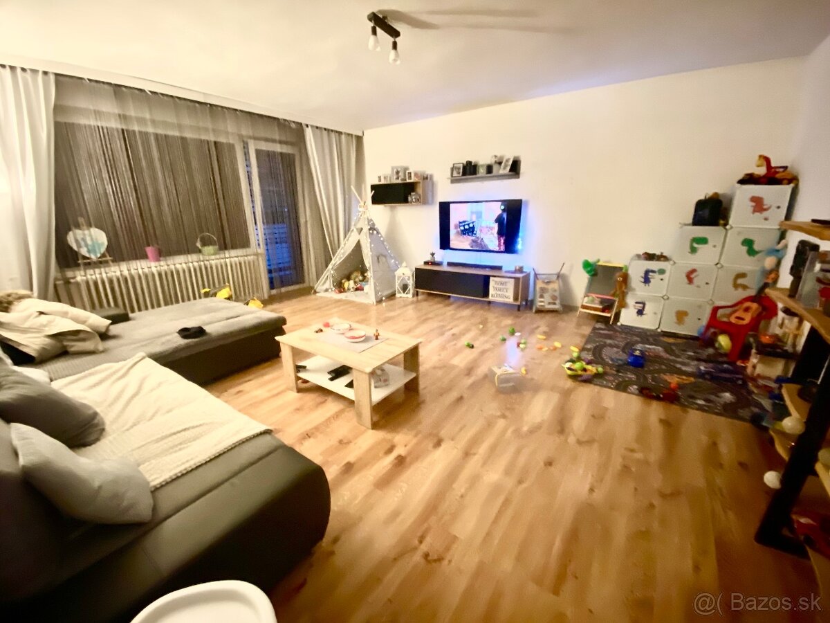 nezariadeny 100m2- veľký 2 i.byt v RD