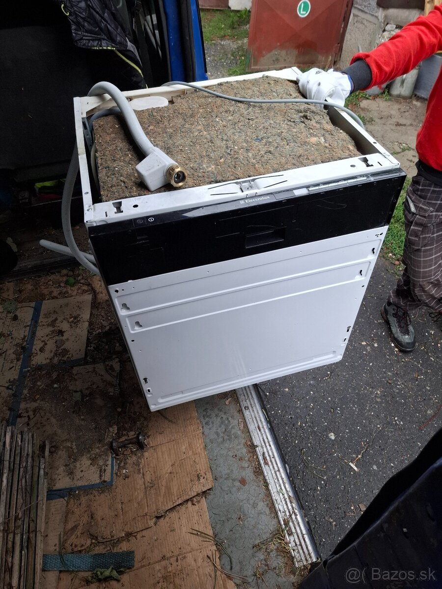 Predam vstavanu umyvacku riadu elektrolux